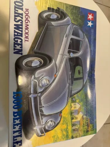 Tamiya: Volkswagen 1300 Beetle 1966 (Fusca) na escala 1/24 (Código do modelo: 24136)