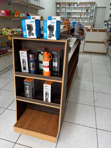 Móvel Expositor para Loja em MDF - SEMI NOVO