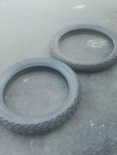 Vendo pneu XRE 300 maggion