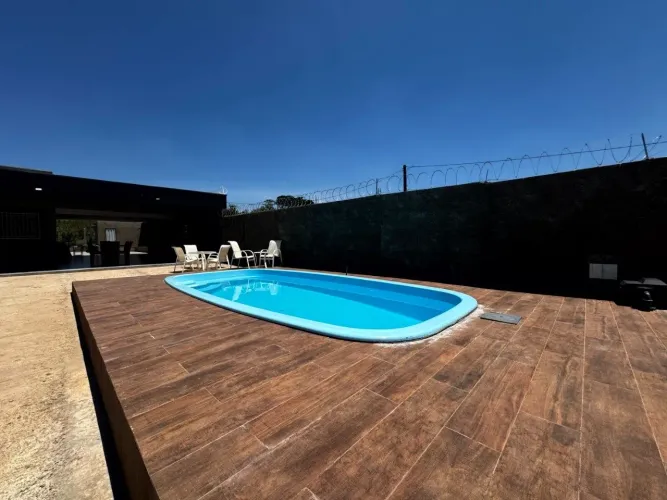 Chácara à venda no Pau Queimado, com 150 m², dois quartos, dois banheiros, piscina, quinta