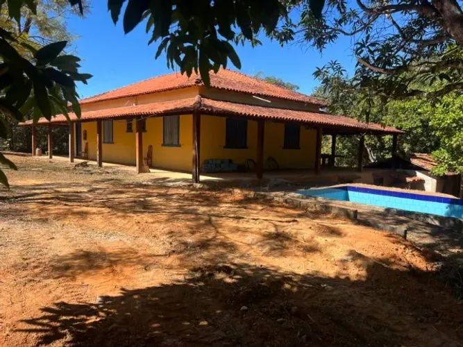 Sítio de 3000 m², com casa, piscina, árvores frutíferas. Serra do Cipó.