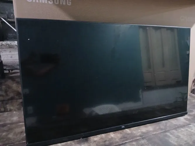 Tv tcl 43 polegadas problema no display apenas
