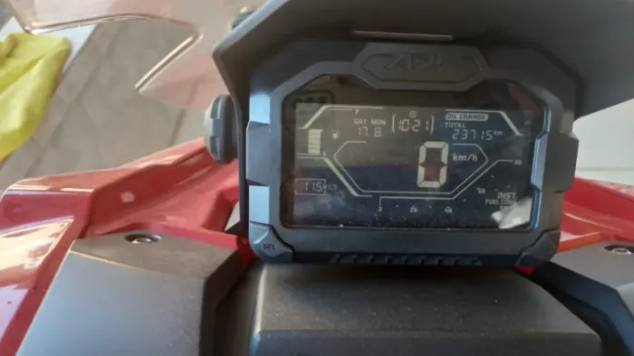 moto Honda ADV 150cc 21,500reais com 23.700km fone *
