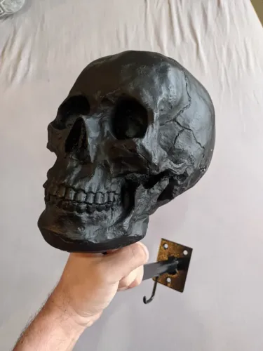 Porta chapéu e capacete de caveira