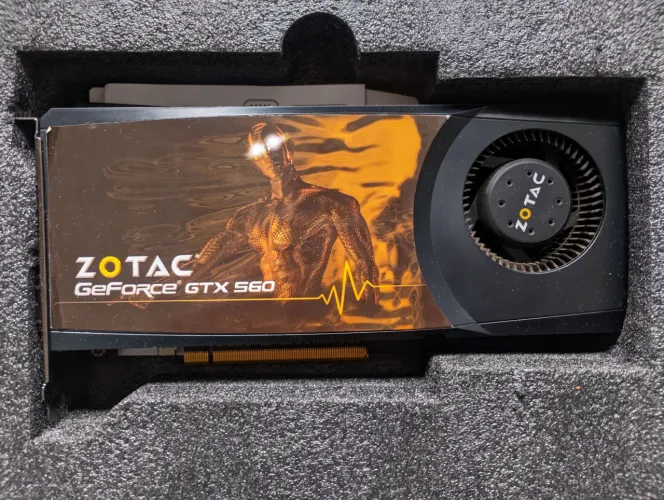GTX 560 1GB ZOTAC  não sei se funciona não testei 