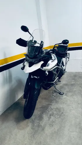 Vendo Tyger GT PRO branca super nova