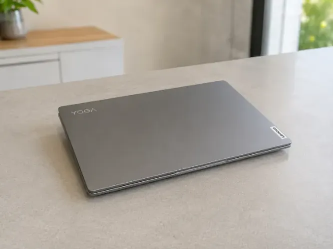 Yoga Slim 7i 14IMH9