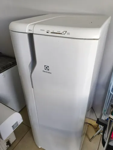 Geladeira Eletrolux RE31 127v