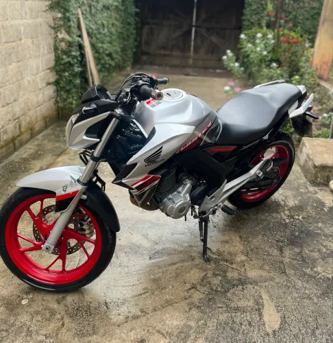 VENDE-SE CB TWISTER 250cc