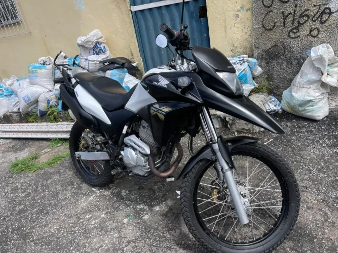 Xre 300 top Só pega e Roda toda Revisada peças originais $18,350