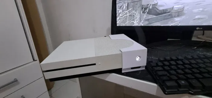 X Box One S + 680 reais em jogos