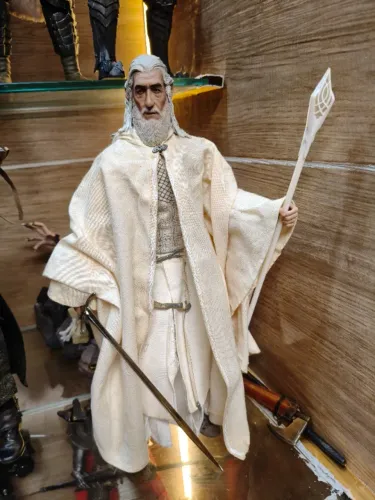 Asmus Toys Gandalf Branco - N Hot Toys