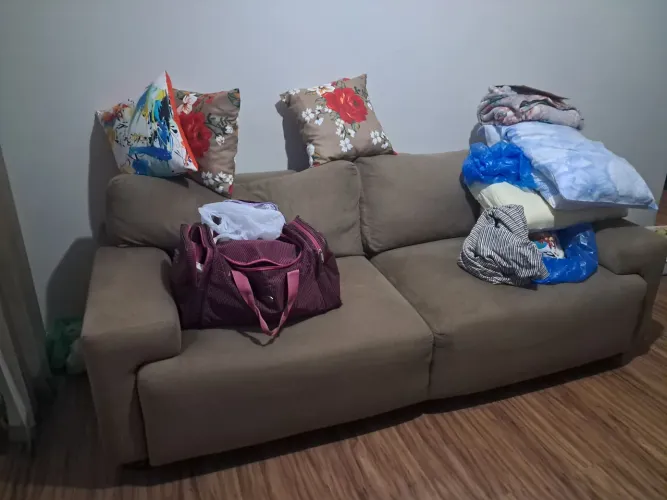 Sofá 3 lugares para reparo e higienizaçâo