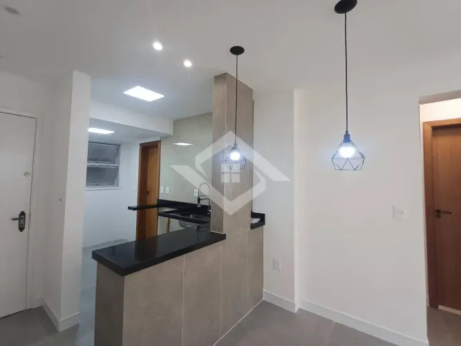 Apartamento recém reformado para locação com 2 quartos em Botafogo