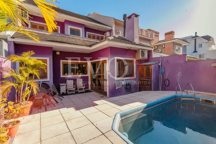 Casa em condomínio de luxo em Sarandi, Porto Alegre-RS: 3 quartos, 3 suítes, 2 salas, 4 ba