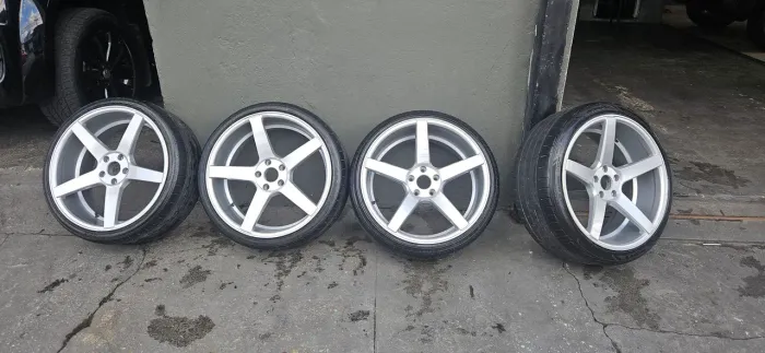 Vendo jogo de rodas aro 20