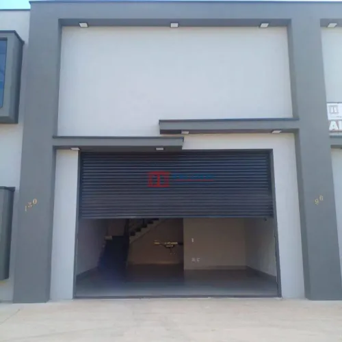 Salão comercial novo, com 77 m² de área útil
