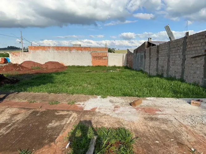 Imóvel para venda possui 304 metros quadrados em Jardim Santa Rosa - Campo Mourão - PR