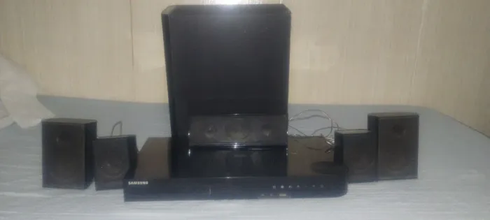 Aparelho de Som Surround Samsung (bluetooth, Blue-ray, CD e karaokê.)