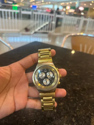 Swatch cara preta
