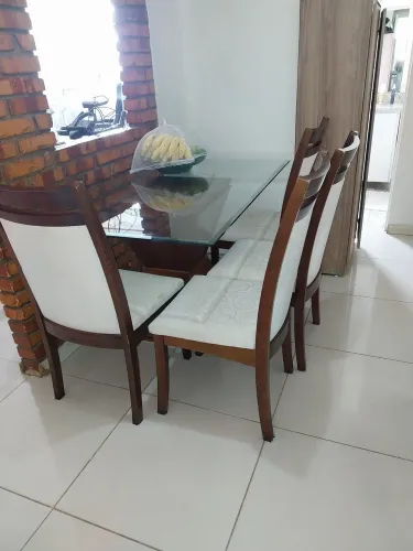 Mesa de jantar 4 lugares com cadeiras