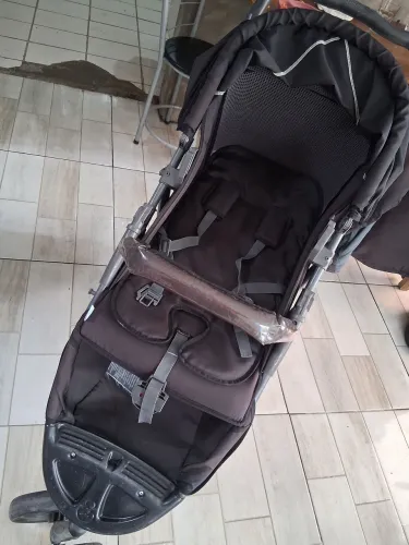 carrinho com bebê conforto