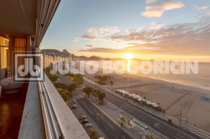 Apartamento : Padrão / Residencial / Copacabana