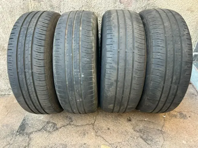 Jogo de pneus 185/60/15 Dunlop 75% de borracha, mais de meia vida