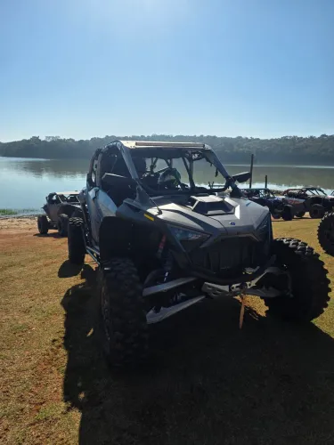 UTV Polaris Pro R 4 lugares