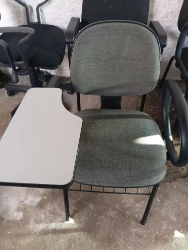 CADEIRAS ESCOLARES UNIVERSITÁRIAS - R$ 500,00