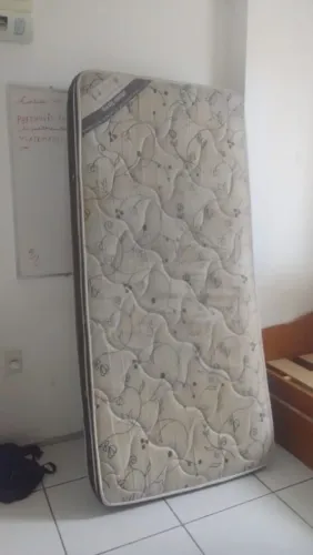 Vendo colchão solteiro