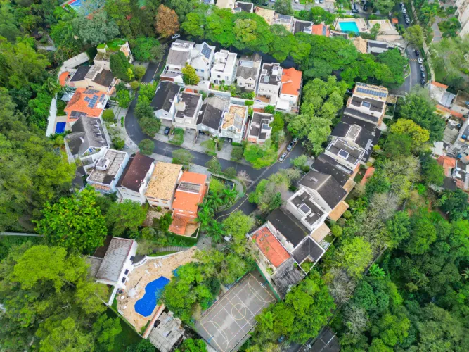 Casa no condomínio Condomínio Villa das Flores para locação com 4 quartos, sendo 2 suítes,