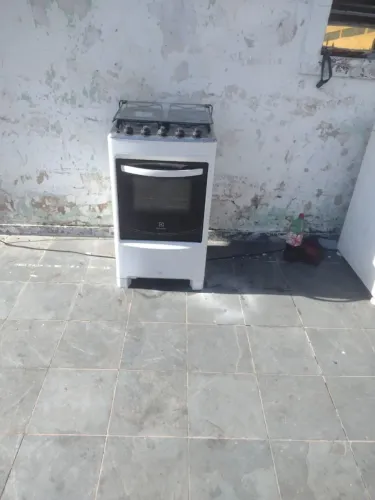 Fogão Electrolux funcionando perfeitamente as 4 bocas e o forno 