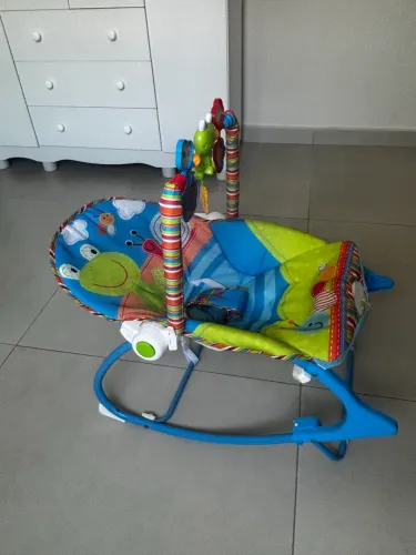 Vendo cadeirinha musical maxi baby pouco uso !! 