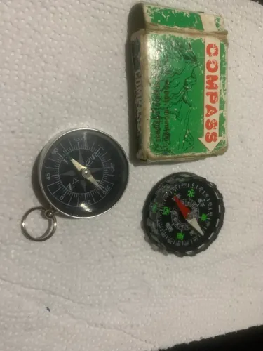 Duas bússolas de bolso vintage