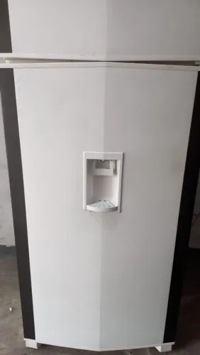 VENDO GELADEIRA COM DEFEITO