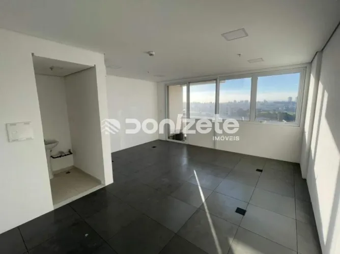 Sala Comercial de 33 m² em Santo André Vila Homero Thon, 1 vaga, porcelanato