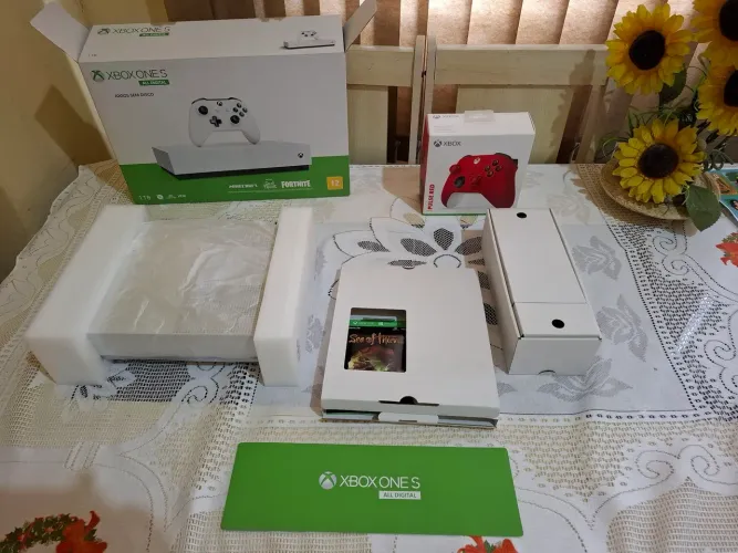 XBOX ONE S - 1TB