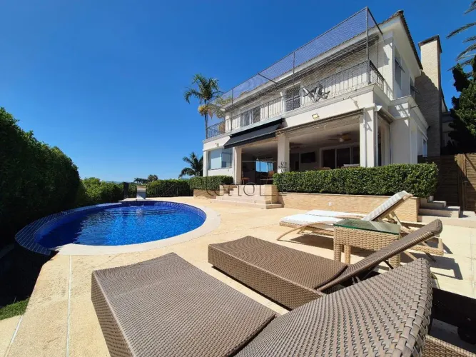 Sobrado à venda em Campinas, Residencial Parque das Araucárias, com 5 suítes, com 657.63 m