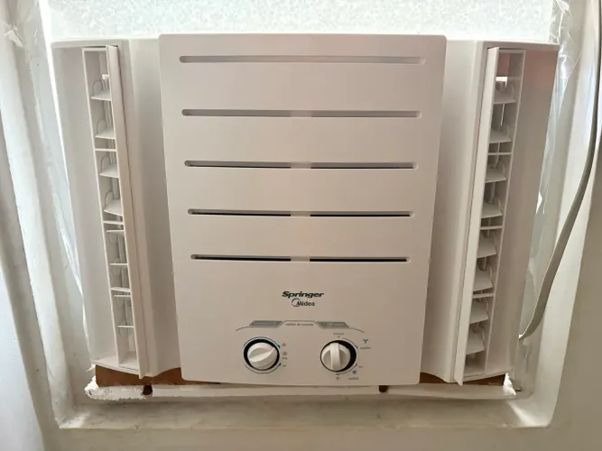 Ar-condicionado de janela Springer Midea poucas vezes usado