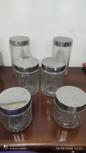 Vendo 6 potes para guardar mantimentos de cozinha. Valor desapega. 35,00.