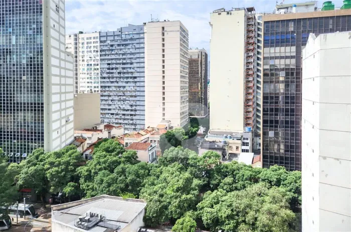 APARTAMENTO 1 QUARTO REFORMADO E AO ALDO DO METRÔ URUGUAIANA