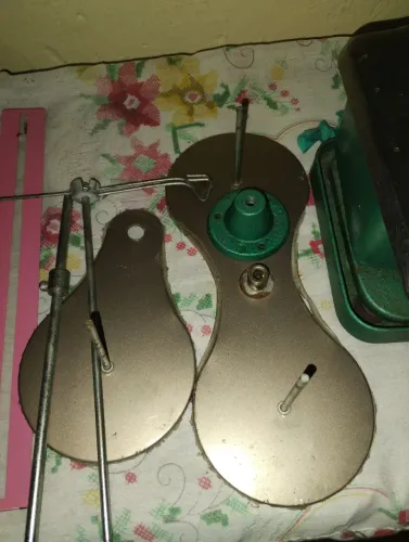 Máquina de costura  Overclock doméstica 