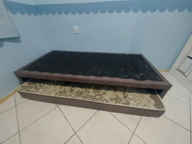 Vendo base cama box solteiro com auxiliar