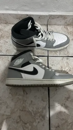 Air jordan 1 Mid light Smoke Grey