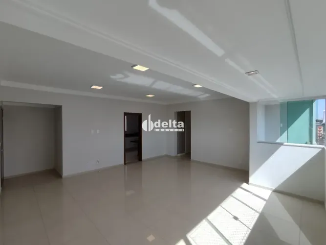Apartamento com 3 quartos, sendo 1 suíte disponível para locação no bairro Saraiva em Uber