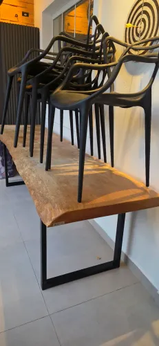 Mesa rustica com 8 cadeiras