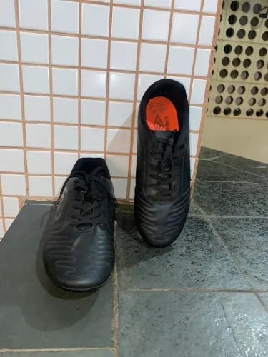 Chuteira Umbro Class