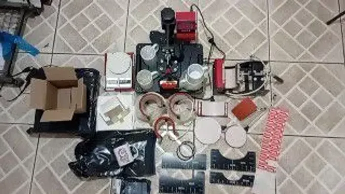 Prensa térmica surecolor. Kit. 8 em 1 vai com tudo da foto . Não abaixo o valor .
