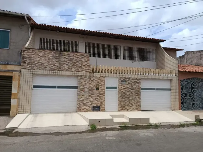 Sobrado para venda tem 300 metros quadrados com 4 quartos em Cohatrac III - São Luís - MA